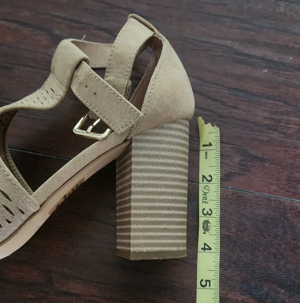 Express Beige Women's Sandals Express High Heels Womens 9 Open Toe Ankle Buckle